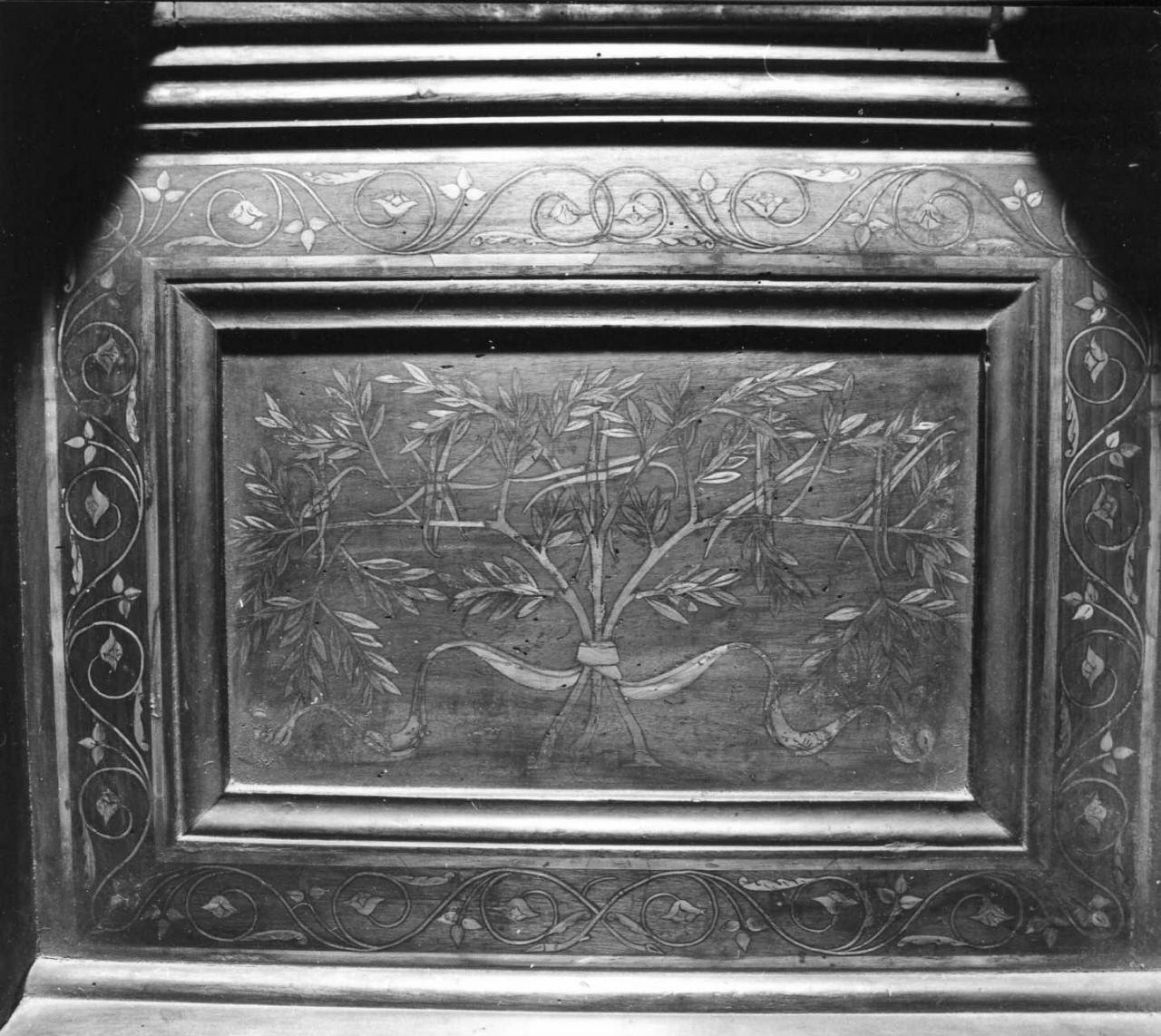motivi decorativi vegetali (decorazione a intarsio, elemento d'insieme) di Vitoni Ventura, Pieratti Claudio - manifattura pistoiese (sec. XV, sec. XIX)