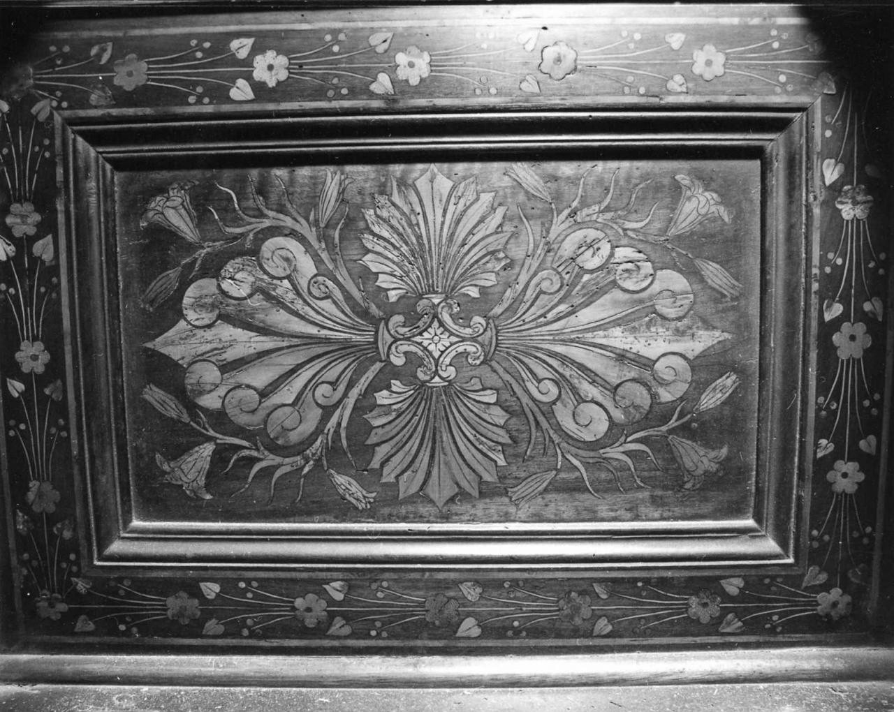 motivi decorativi vegetali (decorazione a intarsio, elemento d'insieme) di Vitoni Ventura, Pieratti Claudio - manifattura pistoiese (sec. XV, sec. XIX)