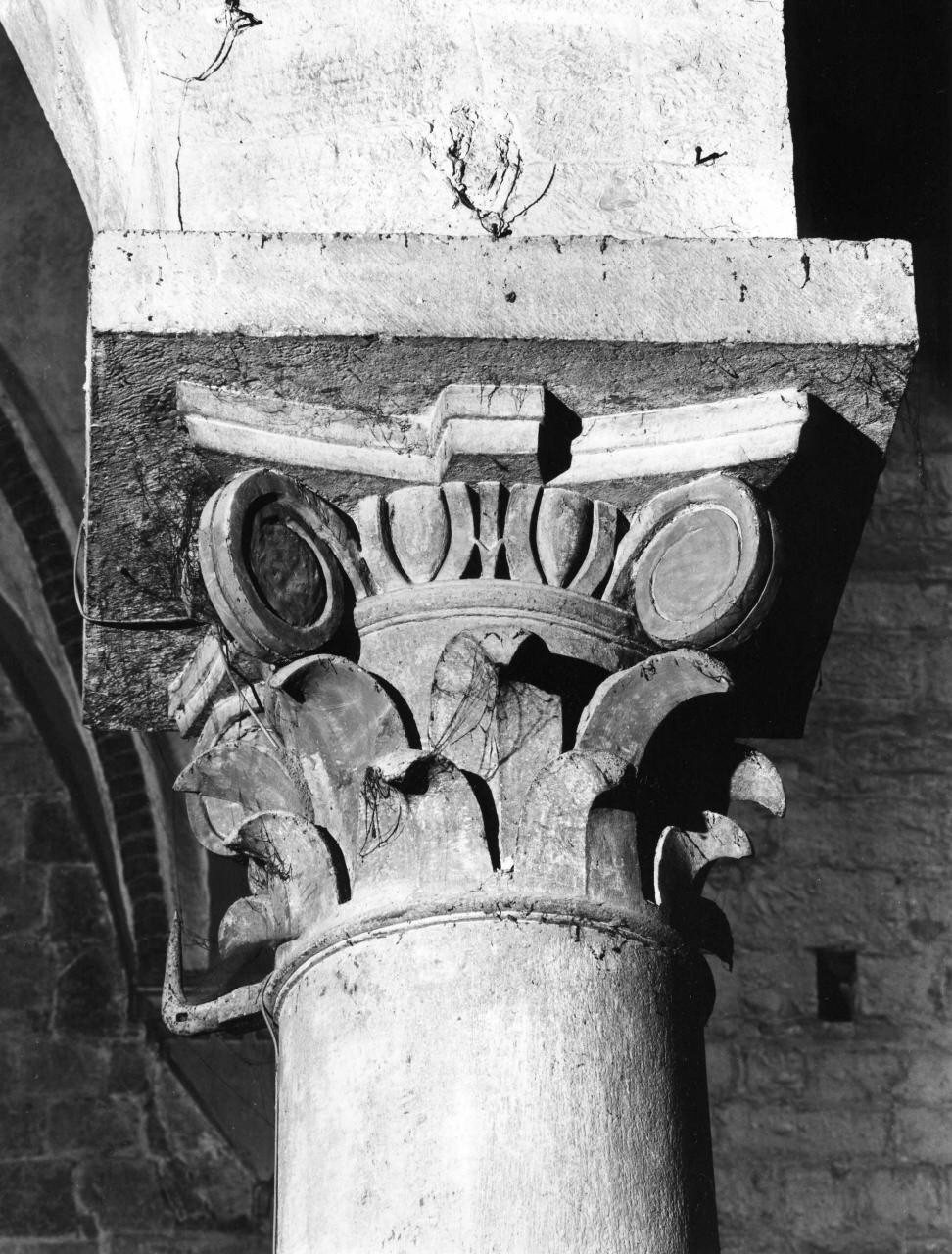 capitello - manifattura toscana (sec. XII)