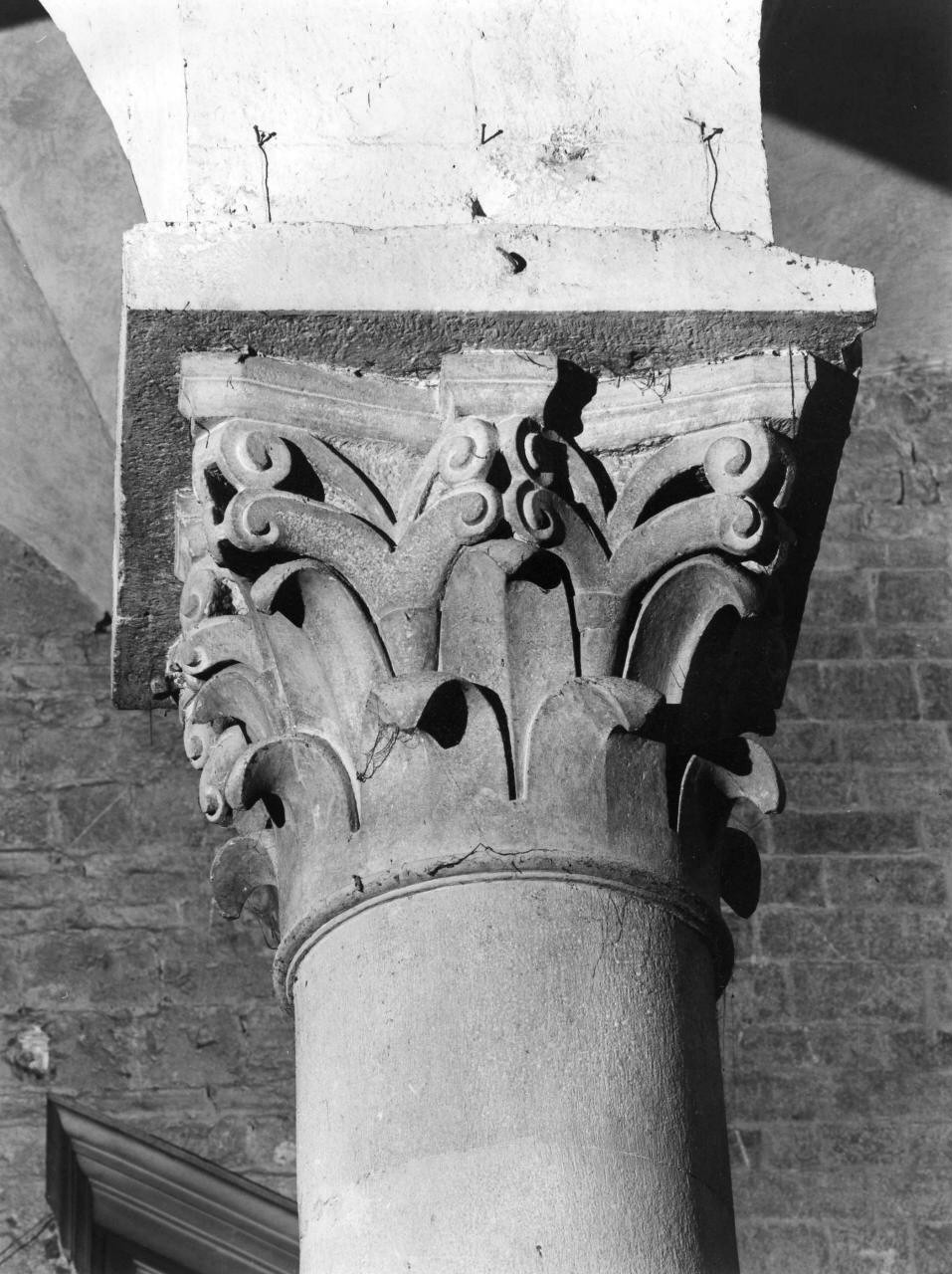 capitello - manifattura pistoiese (sec. XII)