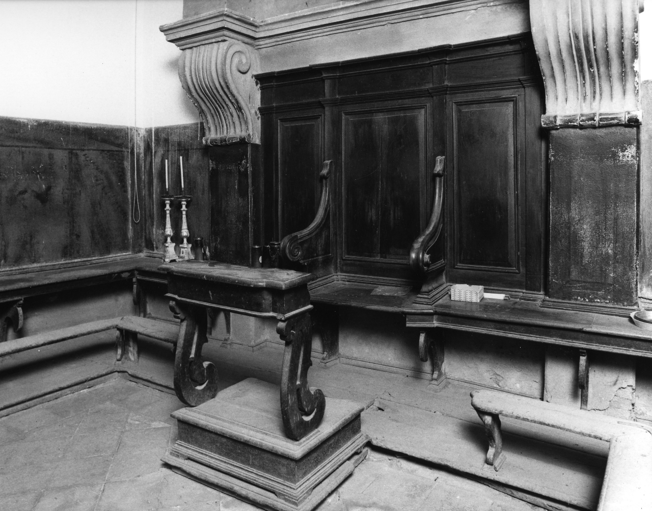 motivo decorativo a volute (stalli del coro) - bottega toscana (sec. XIX)