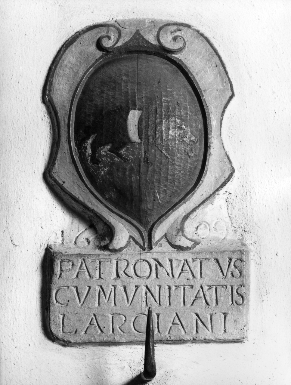 stemma del comune di Larciano (rilievo) - bottega toscana (sec. XVII)