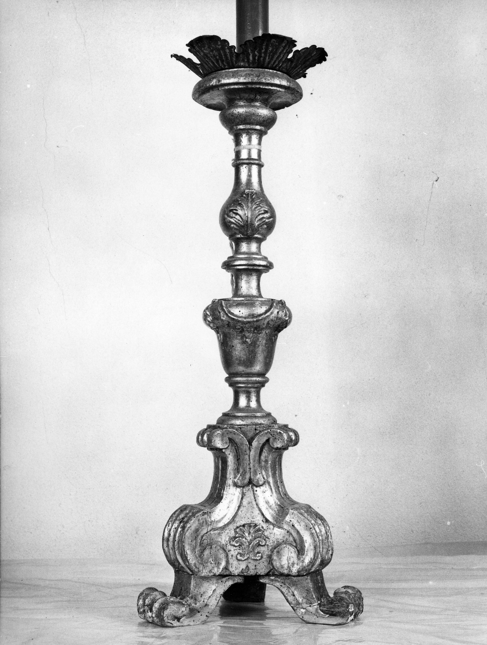 motivi decorativi a volute (candeliere, serie) - bottega toscana (sec. XVIII)