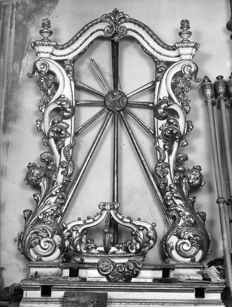 motivi decorativi a volute (macchina processionale) - bottega toscana (sec. XIX)