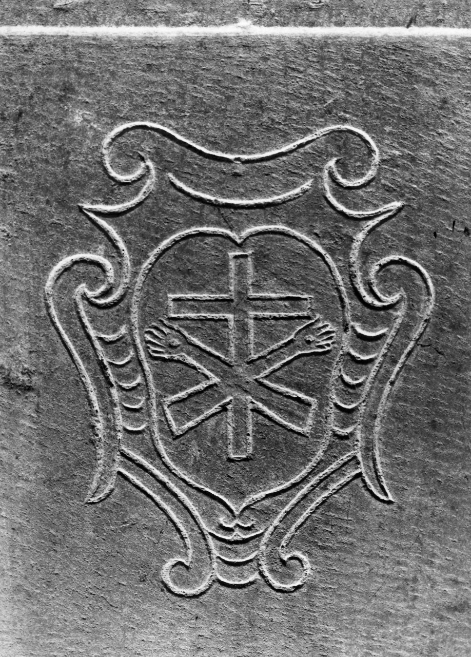 stemma dell'Ordine francescano (decorazione a intaglio) - bottega toscana (fine/inizio secc. XVII/ XVIII)