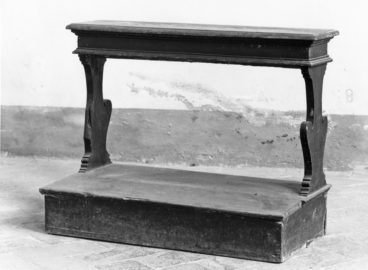 inginocchiatoio - a montanti sagomati, coppia - bottega toscana (seconda metà sec. XVIII)