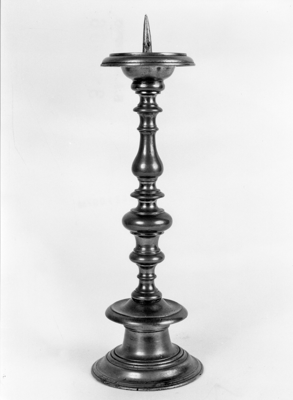 candeliere d'altare, serie - bottega toscana (sec. XVIII)