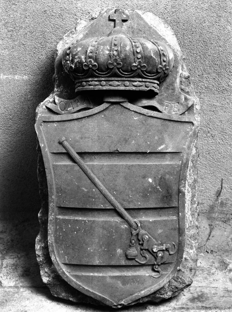 stemma gentilizio della famiglia Carafa della Stadera (rilievo) - bottega toscana (sec. XIX)