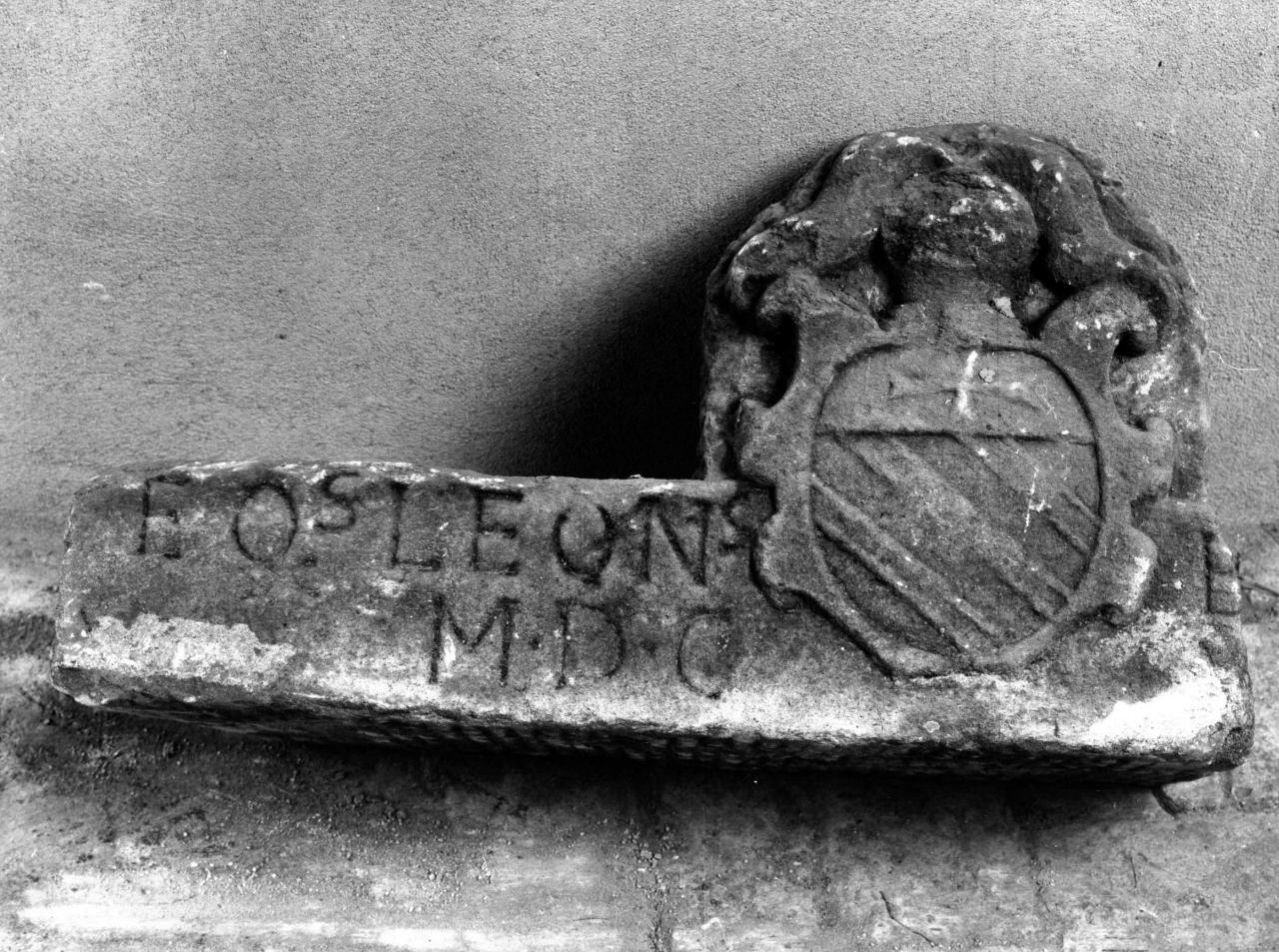 architrave di porta, frammento - bottega toscana (sec. XVII)