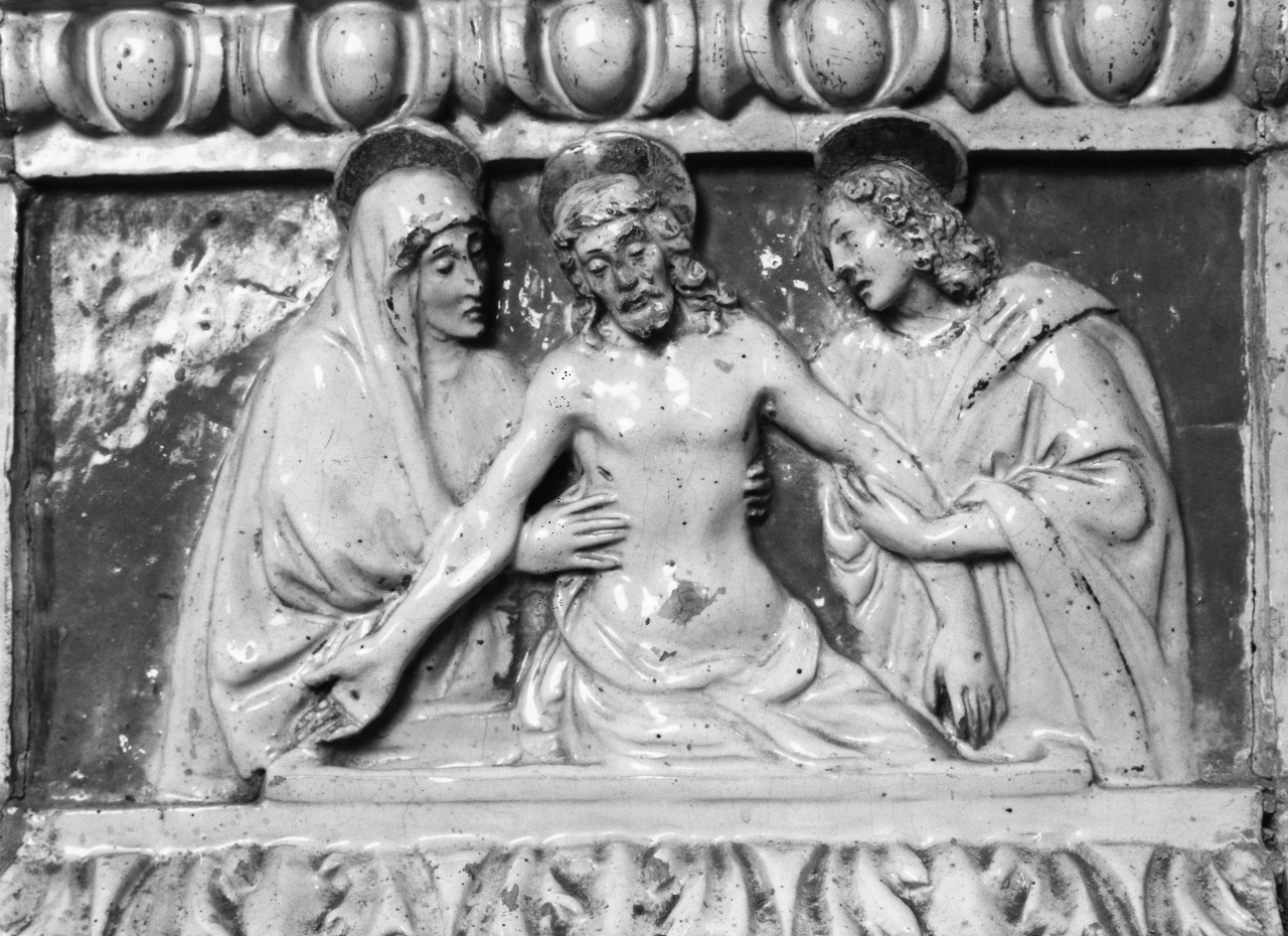 Cristo in pietà (rilievo, elemento d'insieme) di Buglioni Benedetto (bottega), Buglioni Santi (bottega) (sec. XVI)