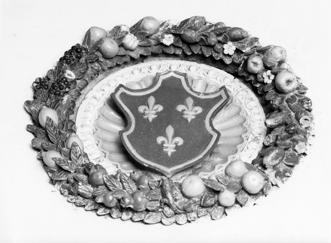 stemma gentilizio della famiglia Casavecchia (rilievo) di Buglioni Benedetto (bottega), Buglioni Santi (bottega) (sec. XVI)
