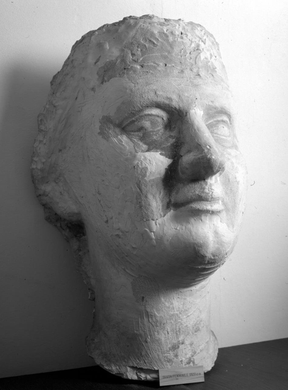 testa di donna (statua) di Marini Marino (sec. XX)