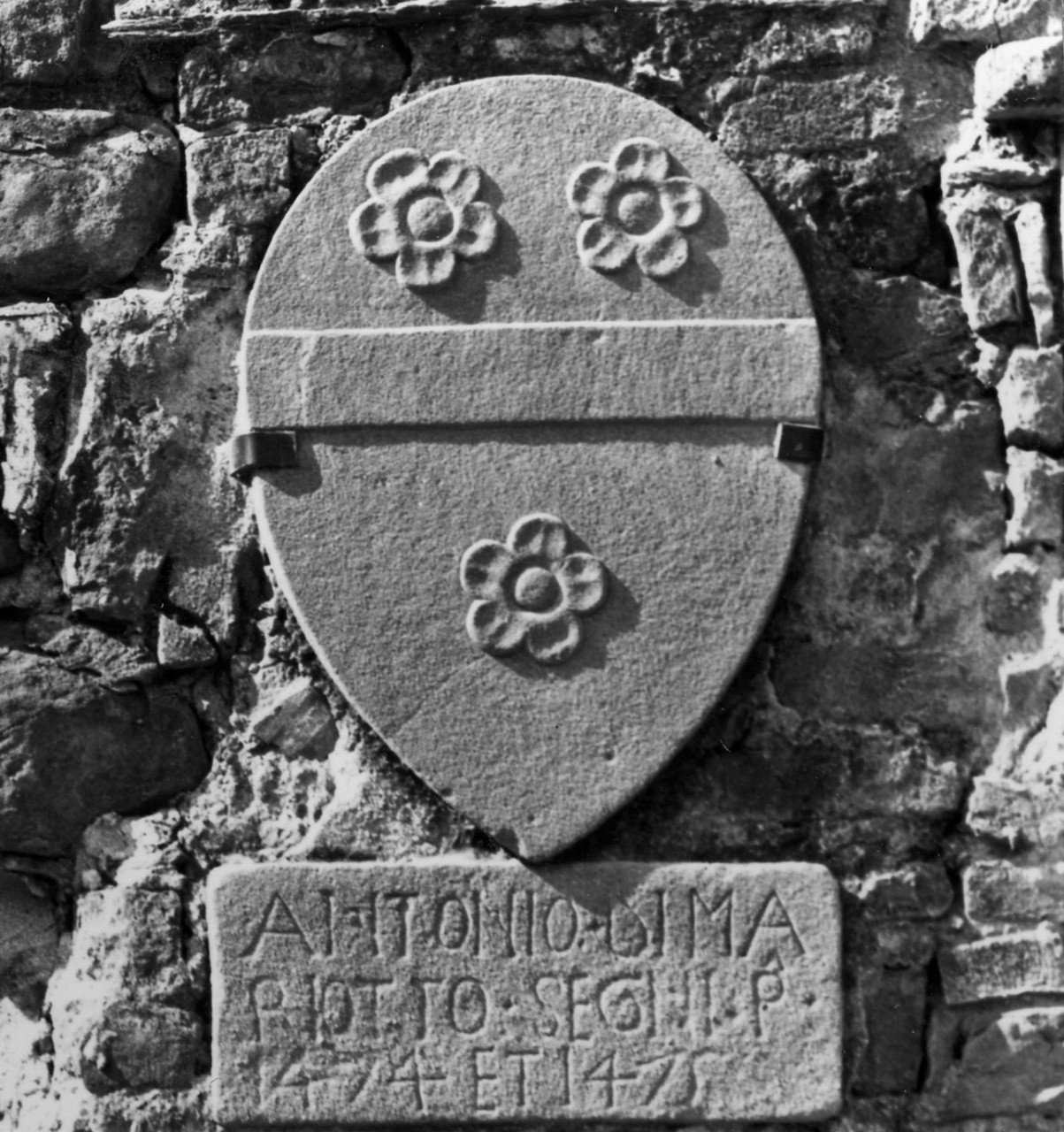 stemma gentilizio della famiglia Seghi (rilievo) - manifattura toscana (sec. XV)