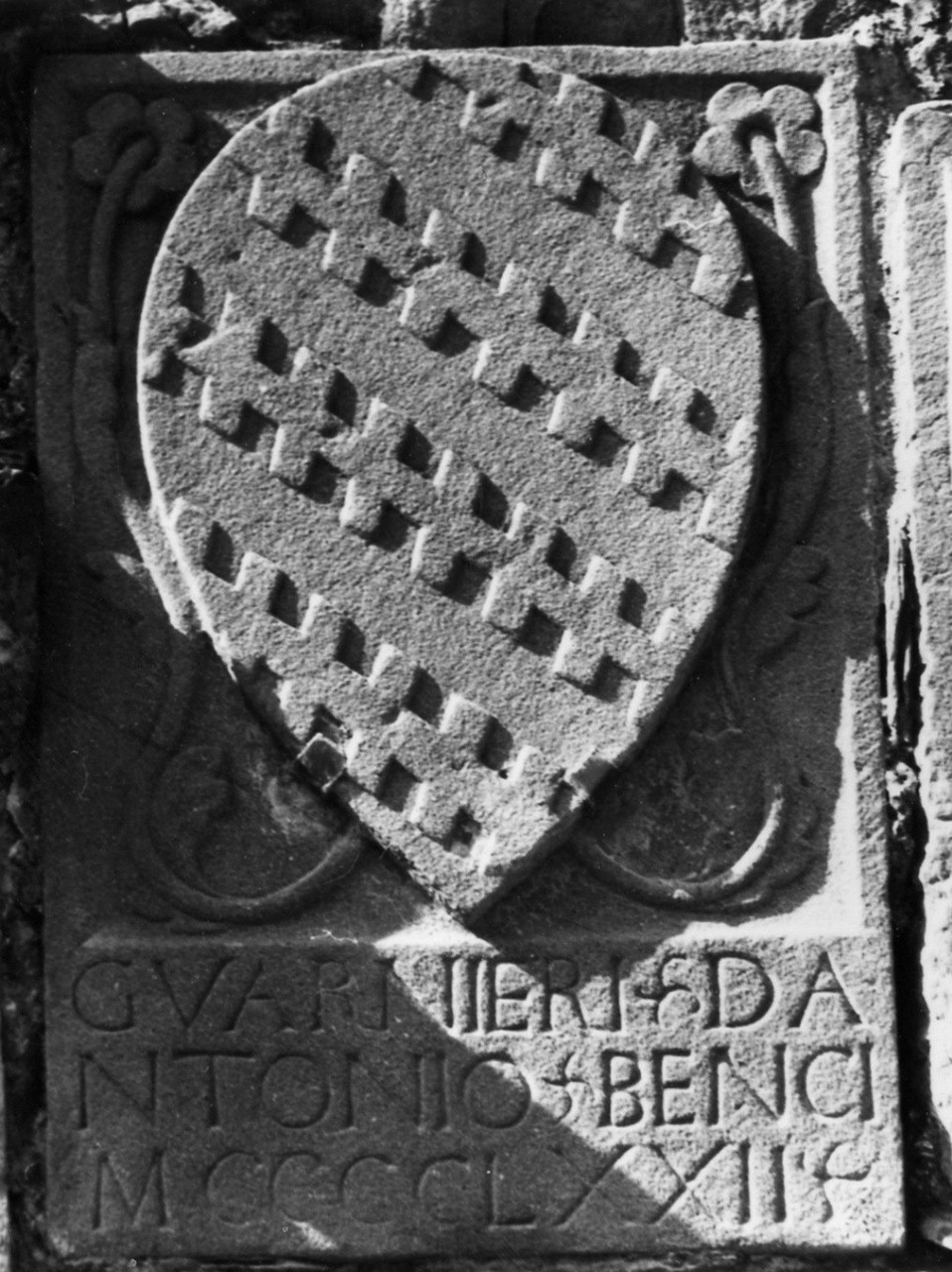 stemma gentilizio della famiglia Benci (rilievo) - manifattura toscana (sec. XV)