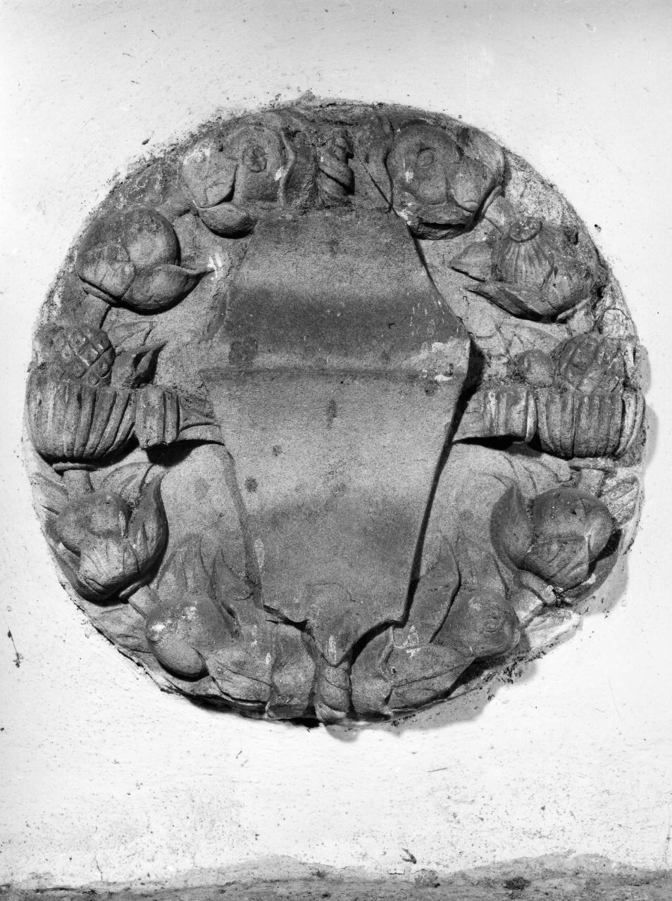 stemma gentilizio della famiglia Giandonati (rilievo) - bottega toscana (sec. XVI)