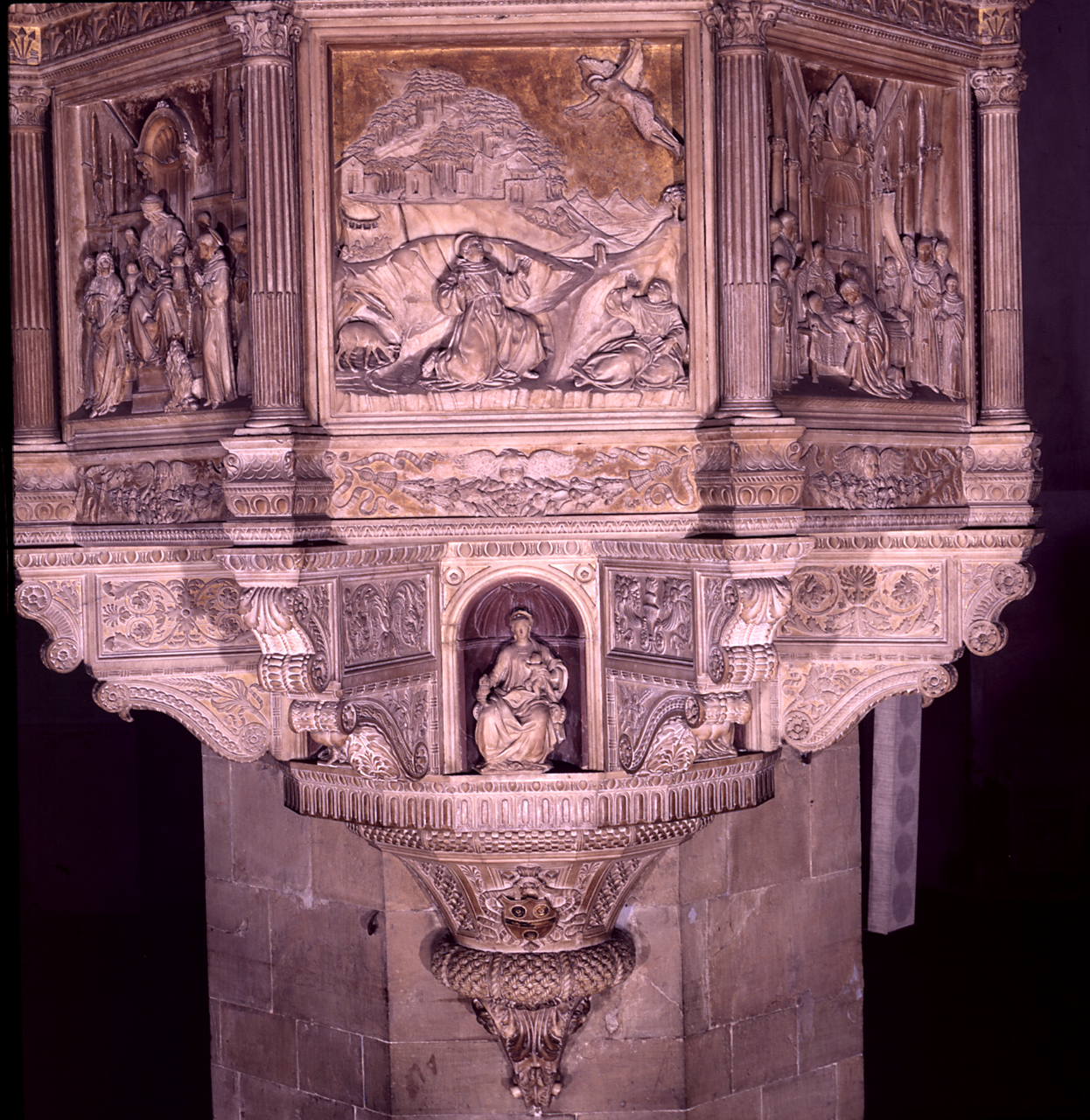 episodi della vita di San Francesco d'Assisi e di Santi francescani; Virtù (pulpito) di Benedetto da Maiano (sec. XV)