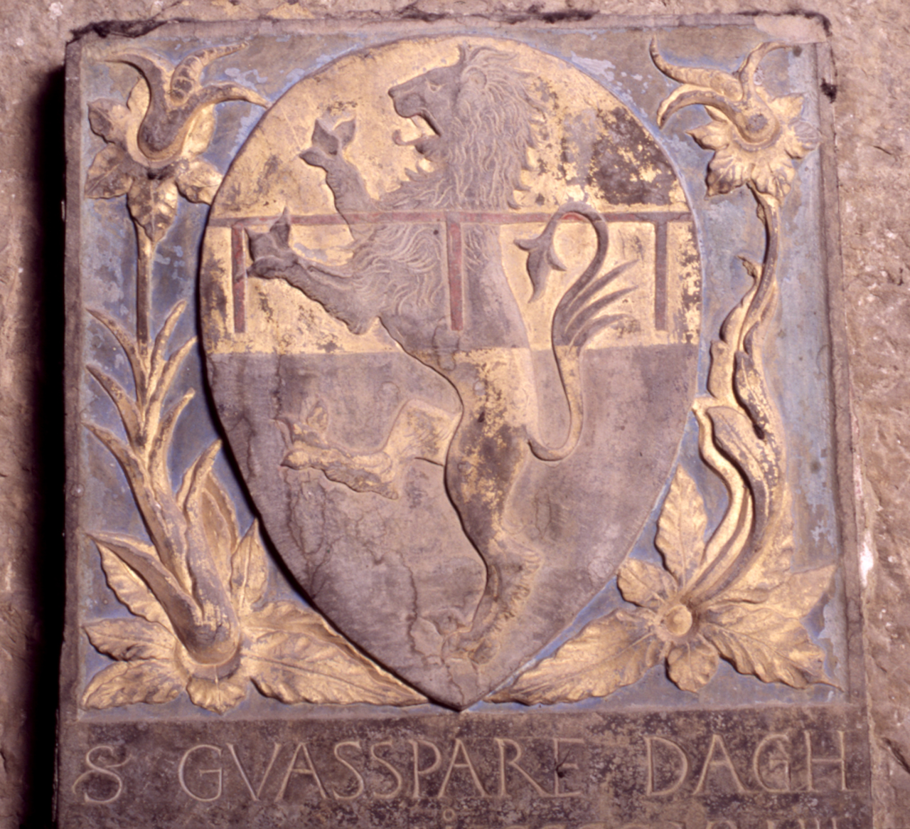 stemma gentilizio della famiglia Da Ghiacceto (lapide tombale) - bottega fiorentina (sec. XV)