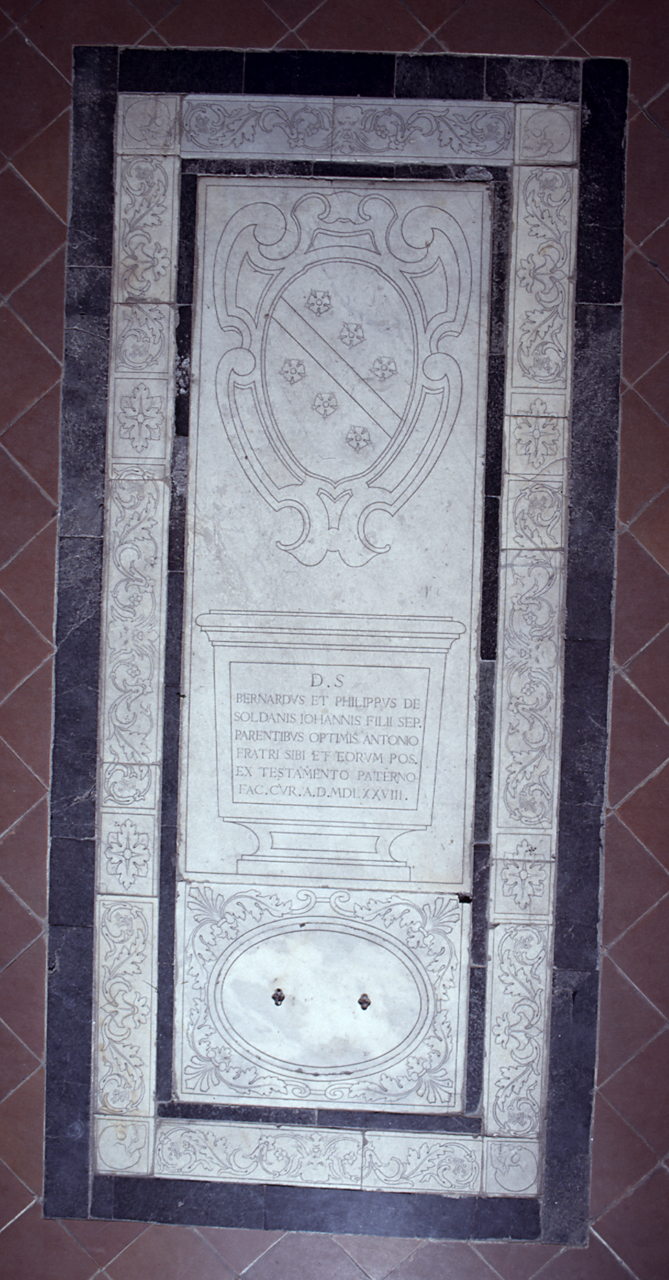 stemma gentilizio della famiglia Soldani (lastra tombale) - bottega fiorentina (sec. XVI)