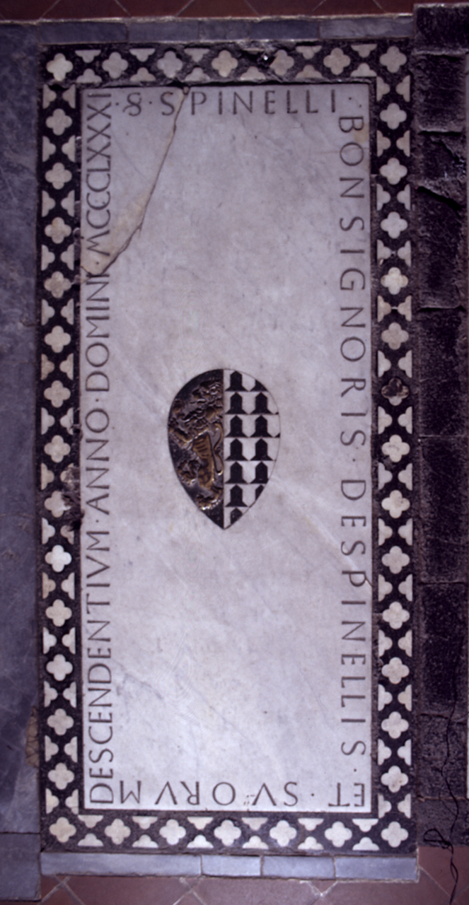 stemma gentilizio della famiglia Spinelli (lastra tombale) di Rossellino Bernardo (bottega) (sec. XV)
