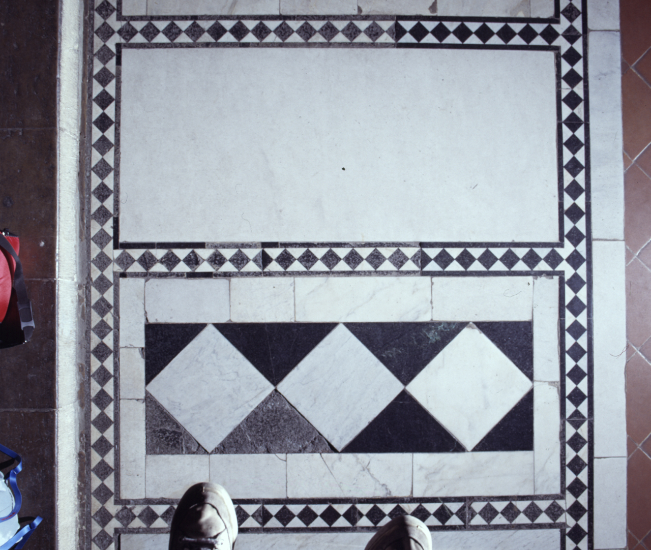 lastra tombale - bottega fiorentina (secc. XIV/ XV)