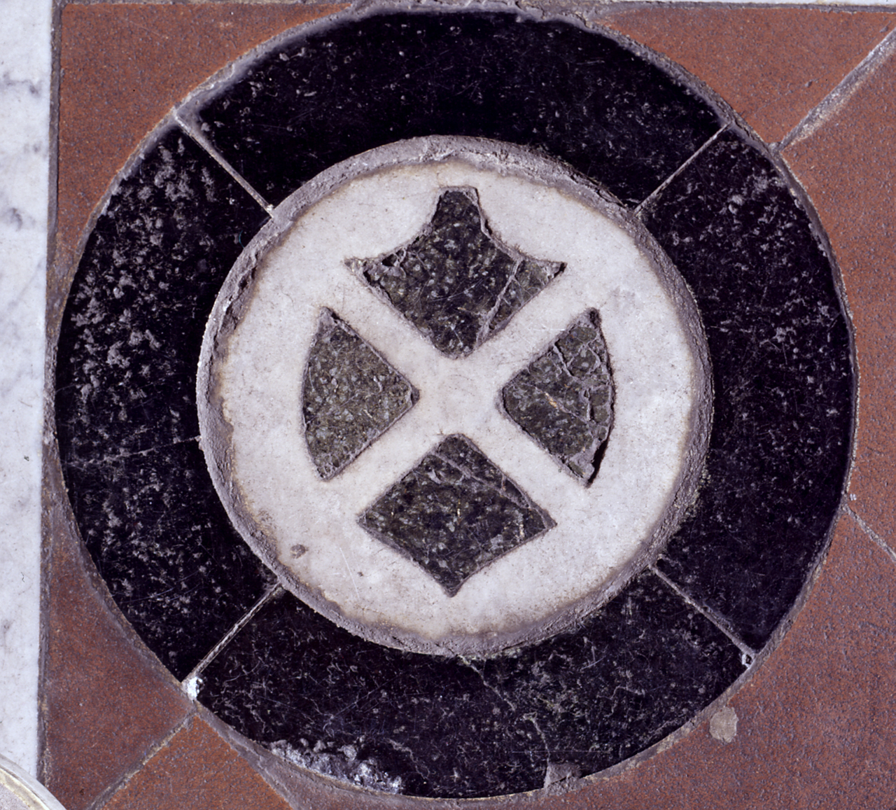 stemma gentilizio della famiglia Alberti (lastra tombale) - bottega fiorentina (sec. XV)