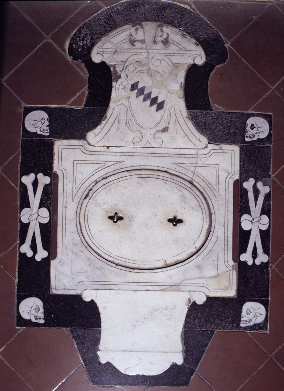 stemma gentilizio della famiglia Guidacci (lastra tombale) - bottega fiorentina (seconda metà sec. XVI)