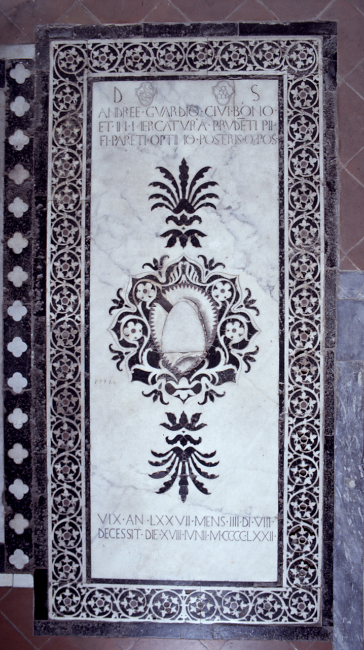 stemma gentilizio della famiglia Guardi Del Monte (lastra tombale) - bottega fiorentina (sec. XV)