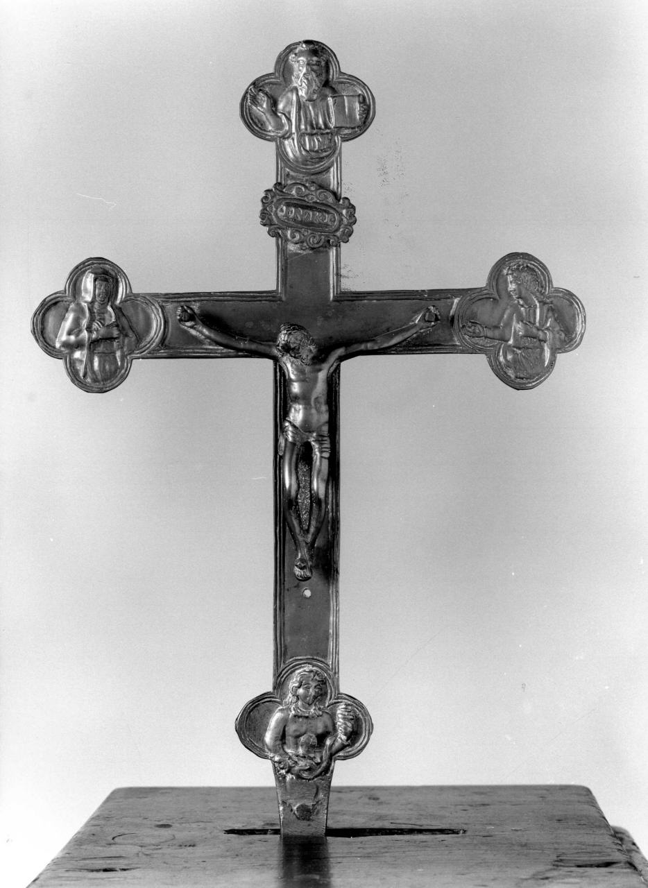 Cristo crocifisso con Dio Padre, la Madonna, San Giovanni Evangelista e Santa Maria Maddalena (croce d'altare) - manifattura toscana (seconda metà sec. XVII)