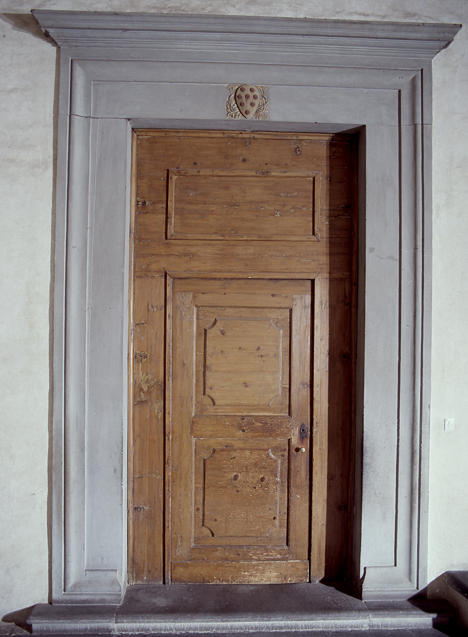stemma gentilizio della famiglia Medici (mostra di porta) di Michelozzi Michelozzo (sec. XV)