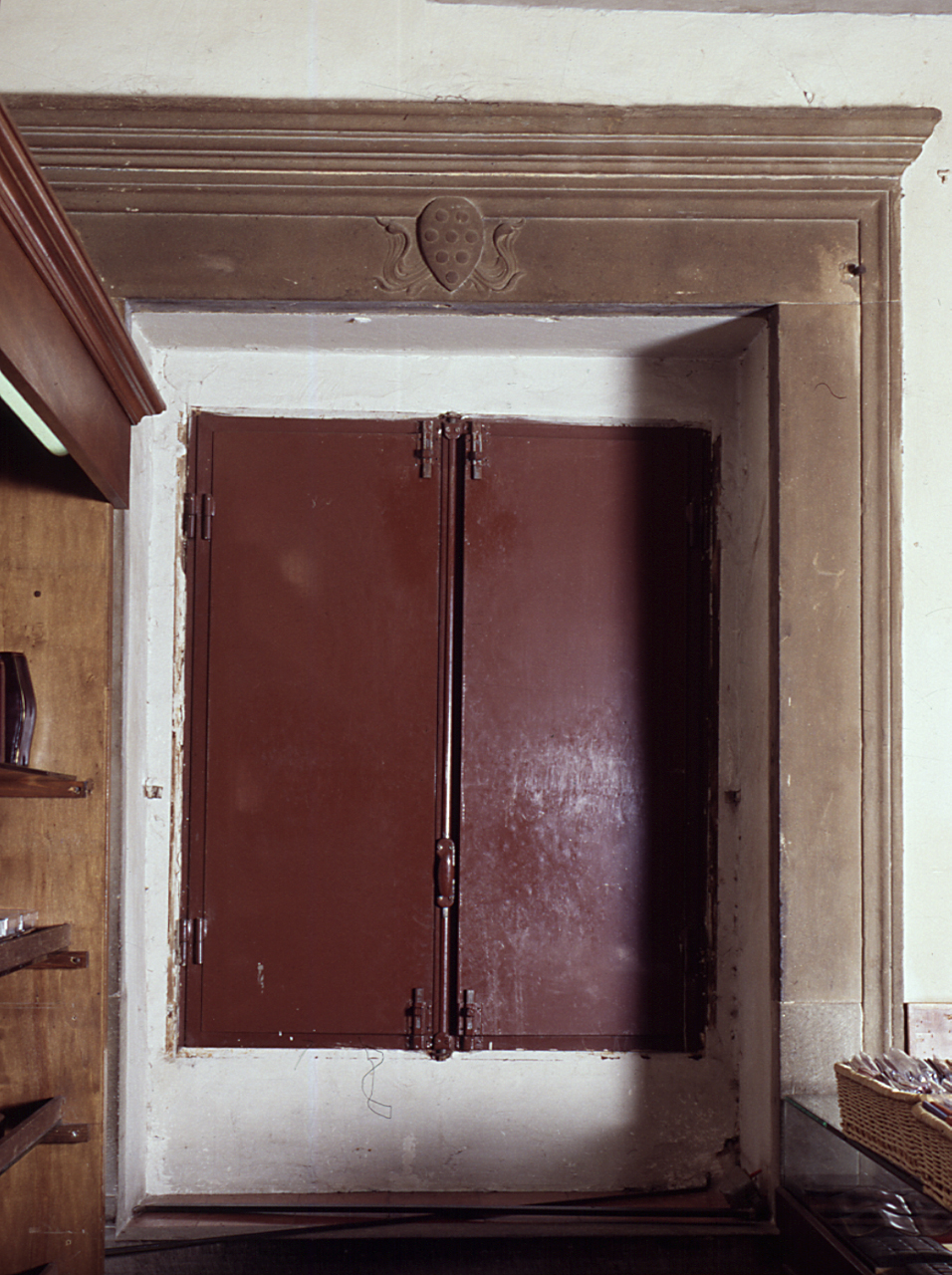 stemma gentilizio della famiglia Medici (mostra di finestra) di Michelozzi Michelozzo (sec. XV)