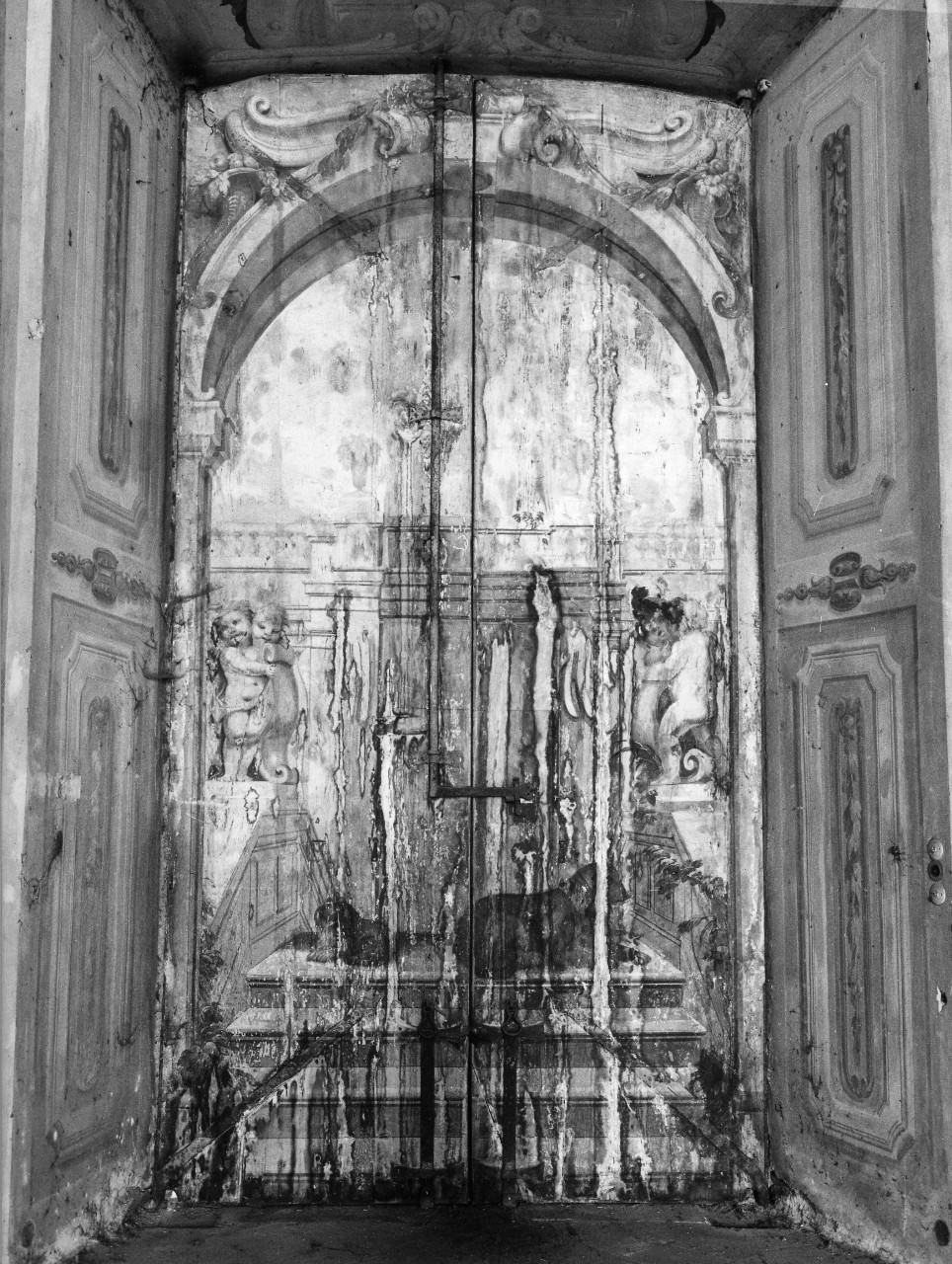 architettura illusionistica (porta) di Dandini Pietro (bottega) (sec. XVII)