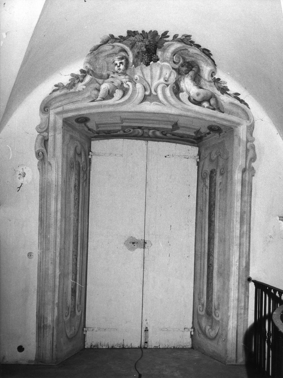 motivi decorativi a festoni con cherubini (dipinto) di Dandini Pietro (bottega) (sec. XVII)
