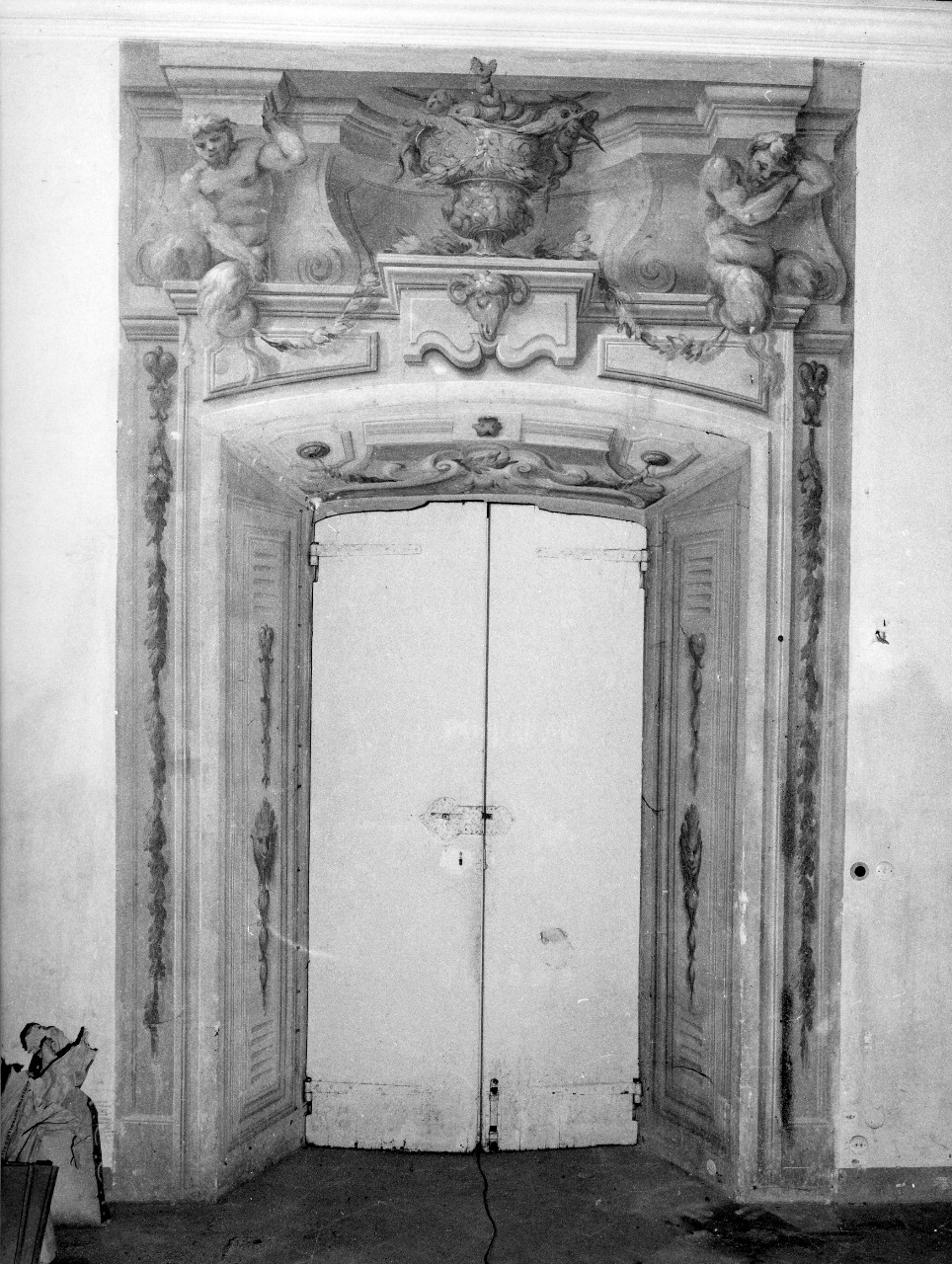 motivi decorativi architettonici e satiri (dipinto, serie) di Dandini Pietro (bottega) (sec. XVII)