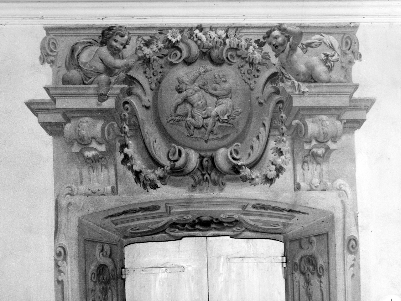 architettura illusionistica con musici, muse e Apollo (mostra di porta) di Dandini Pietro (bottega) (sec. XVII)