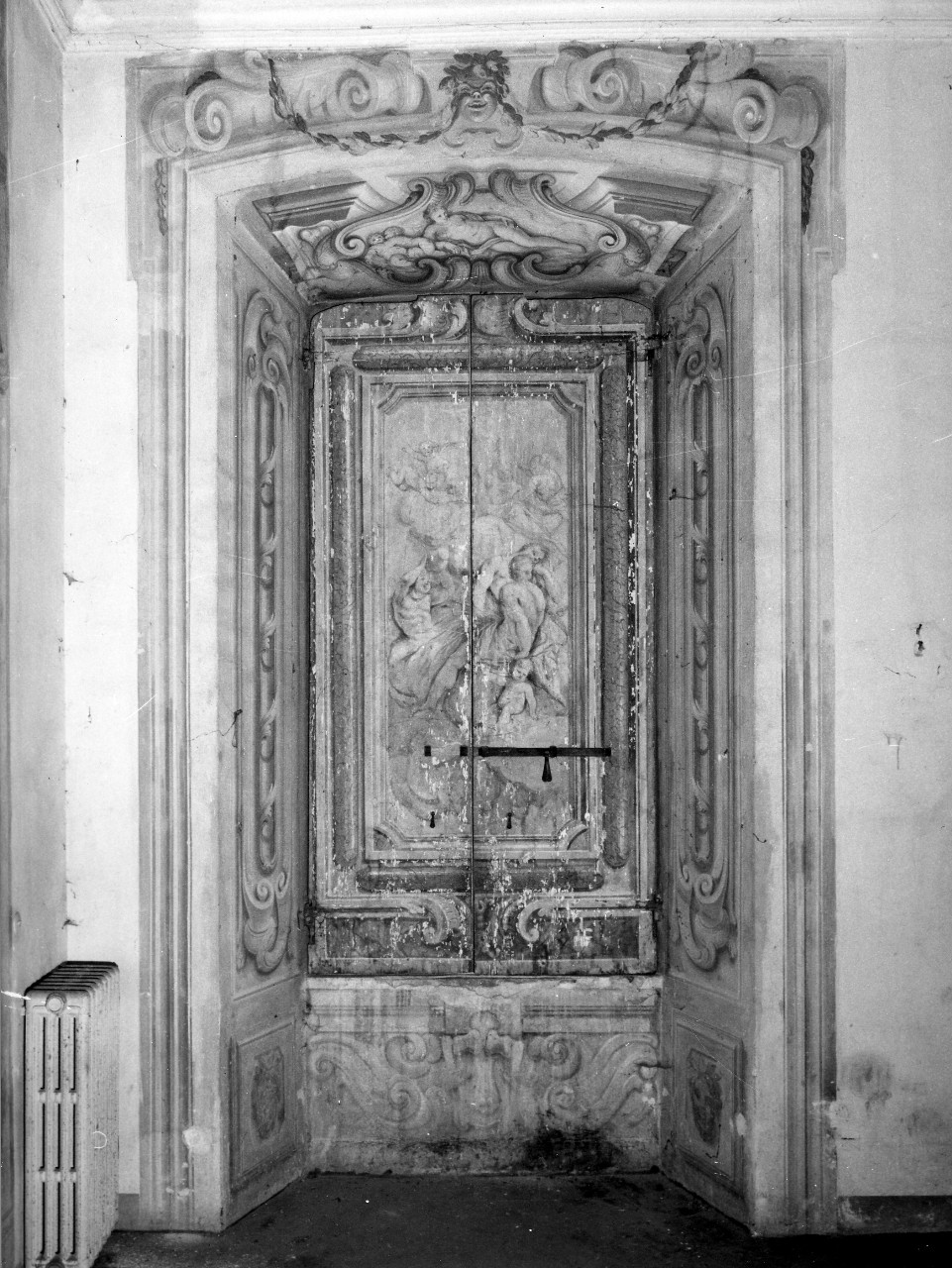 Venere e Cupido (imposta di finestra) di Dandini Pietro (bottega) (sec. XVII)