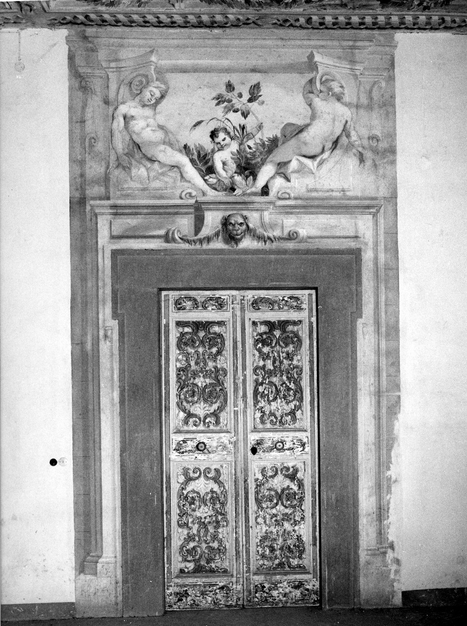 cornice architettonica con motivi decorativi e figure (sovrapporta, serie) di Dandini Pietro (bottega) (fine sec. XVII)