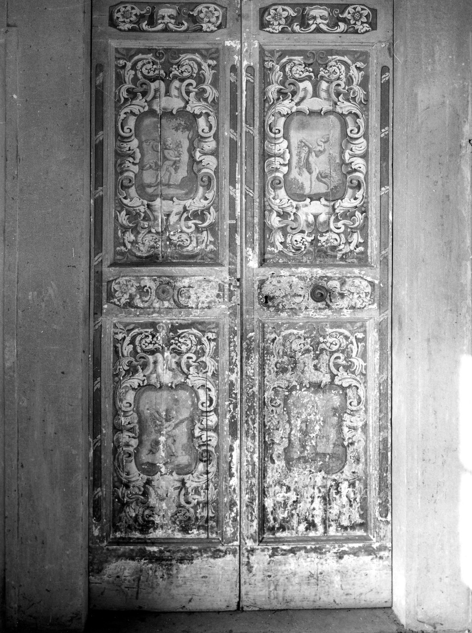 angeli e motivi decorativi fitomorfi (porta - a due battenti) di Dandini Pietro (bottega) (fine sec. XVII)