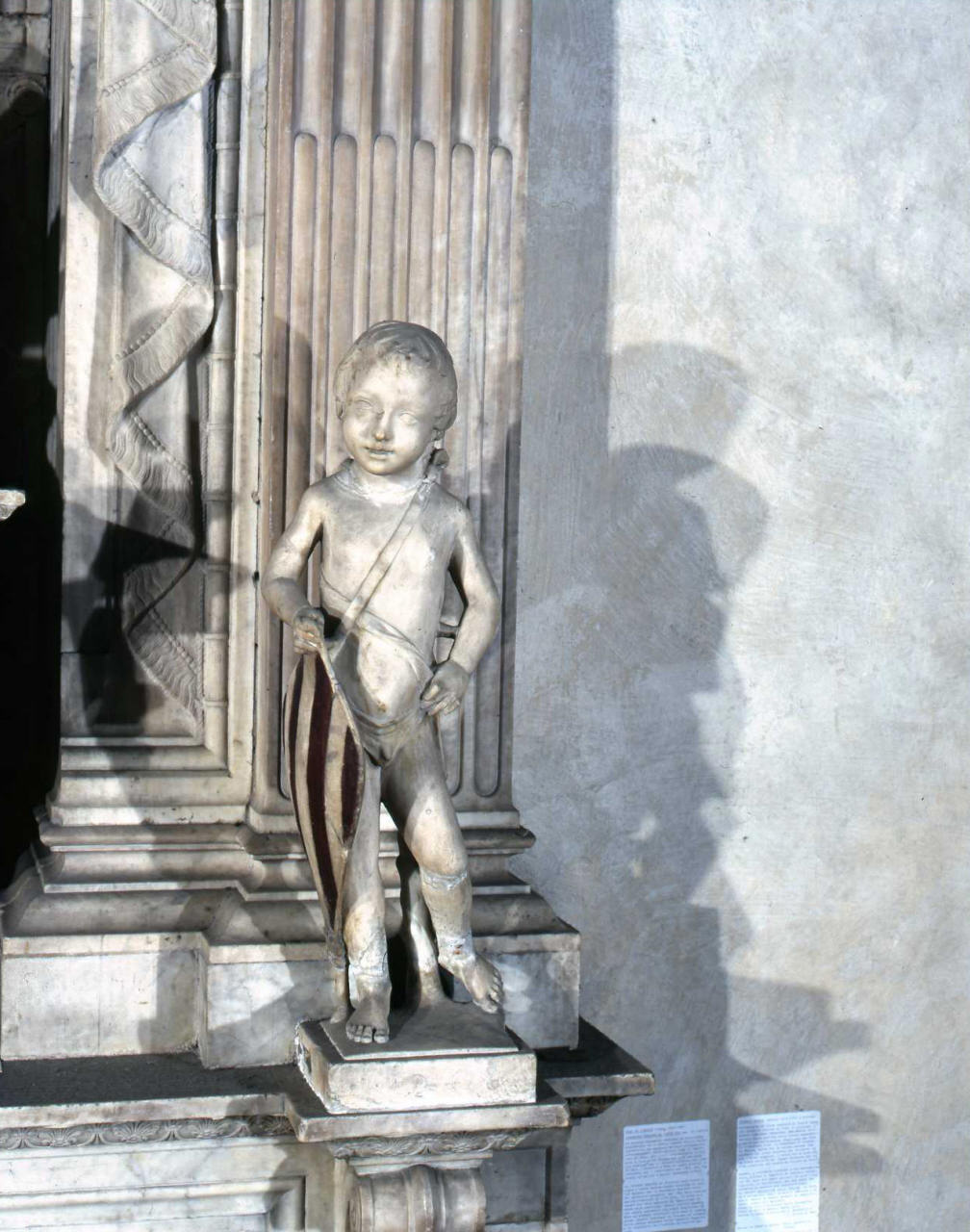angelo reggistemma (statuetta) di Mino da Fiesole (attribuito) (sec. XV)