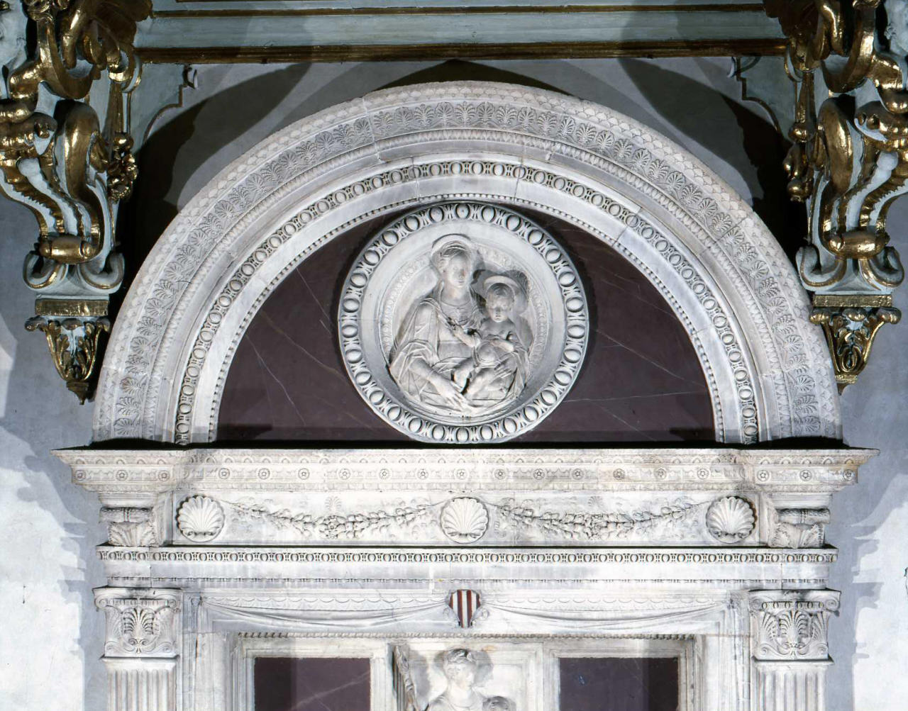 Madonna con Bambino (rilievo) di Mino da Fiesole (attribuito) (sec. XV)