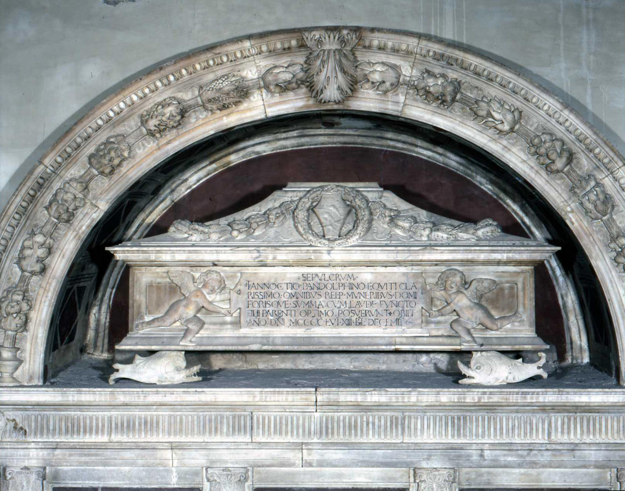 angeli reggitarga (sarcofago - a cassa) di Rossellino Bernardo (bottega) (sec. XV)