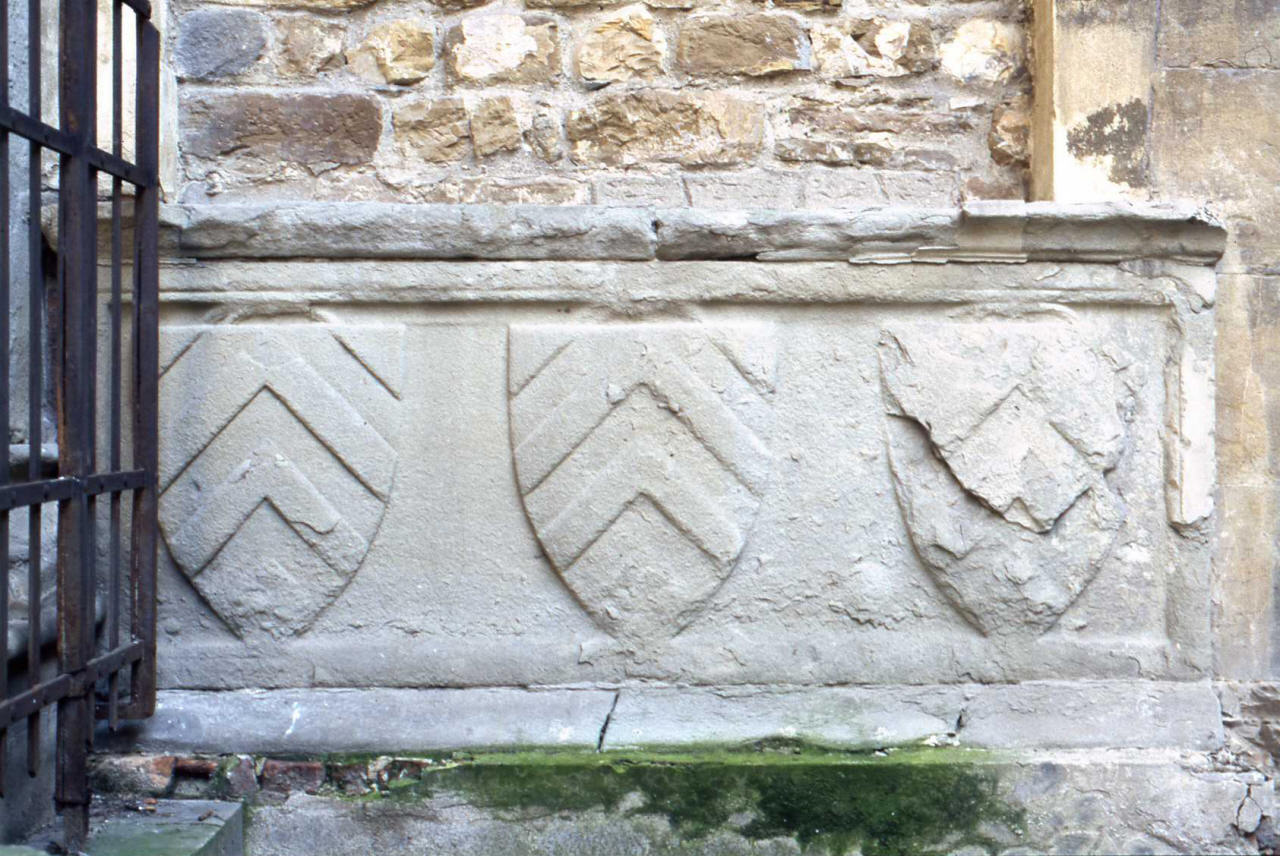 stemma gentilizio (lapide tombale) - bottega fiorentina (sec. XIV)