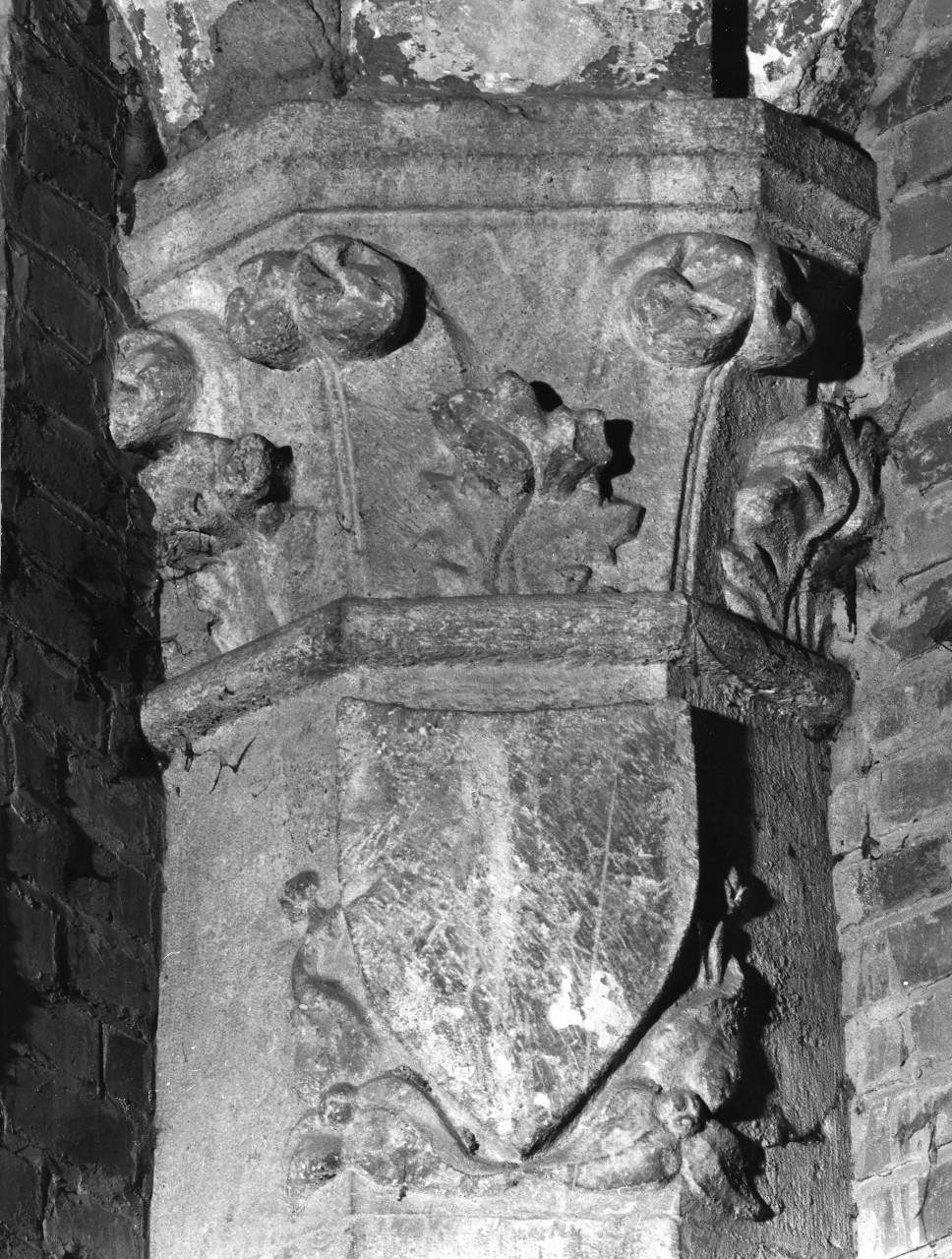 capitello - bottega toscana (inizio sec. XIV)