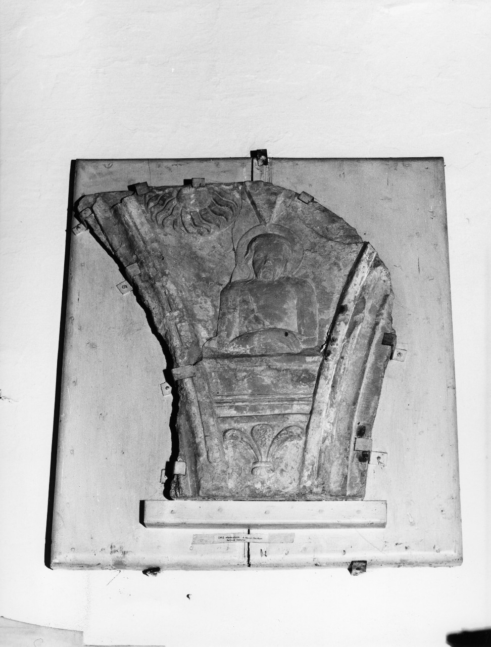 Cristo nel sepolcro (rilievo, frammento) - bottega toscana (prima metà sec. XV)