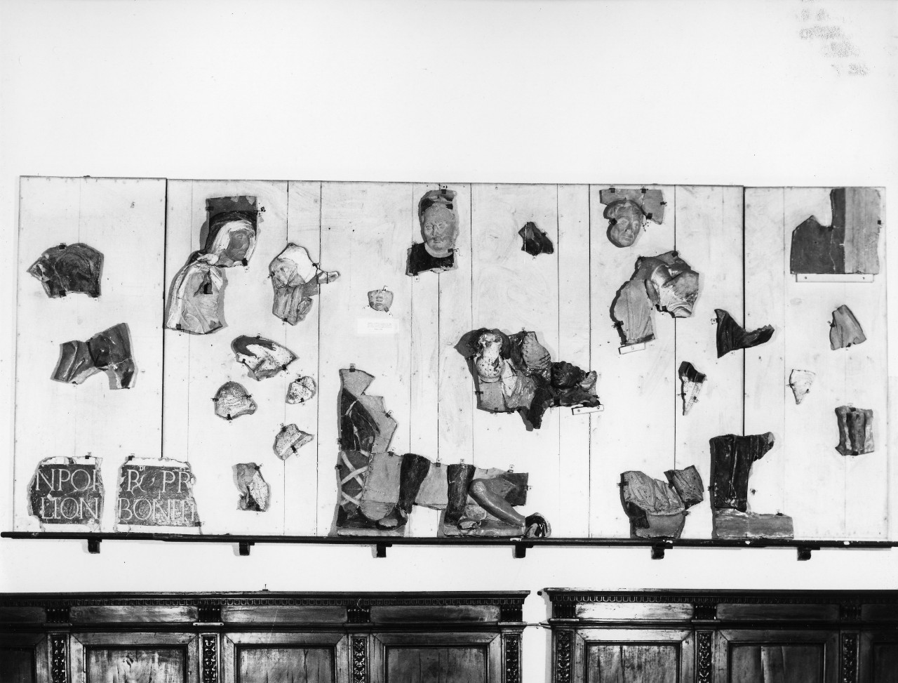 rilievo, frammento di Della Robbia Giovanni (bottega) (prima metà sec. XVI)