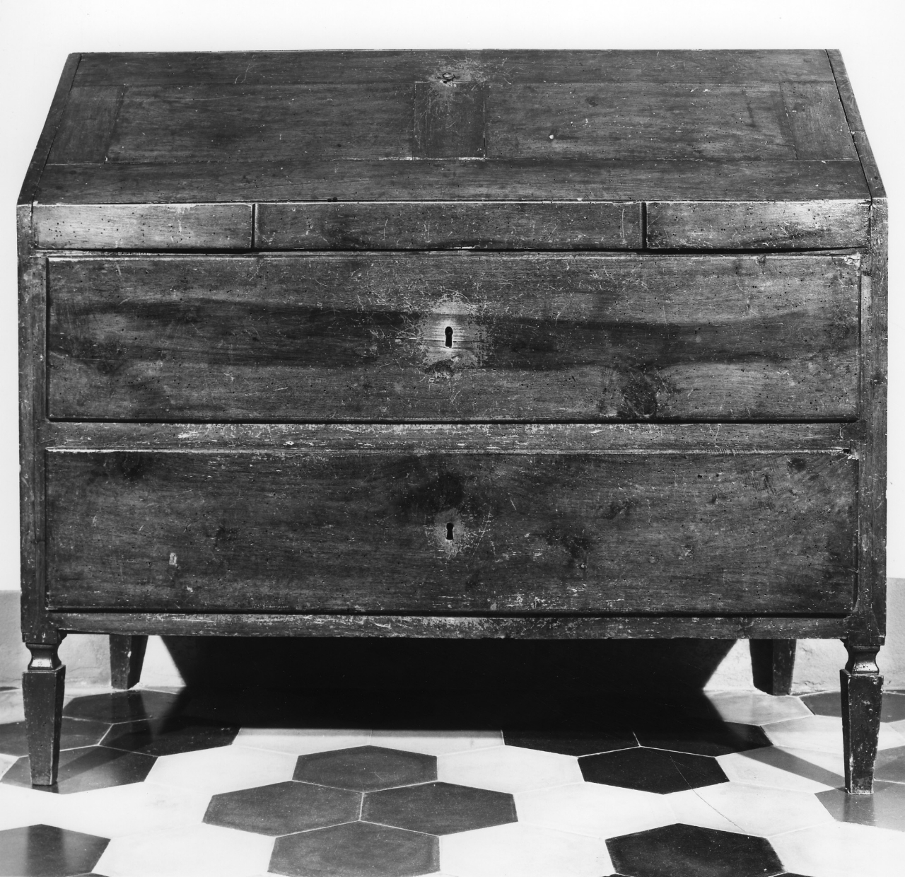 scrittoio - bottega toscana (seconda metà sec. XVIII)