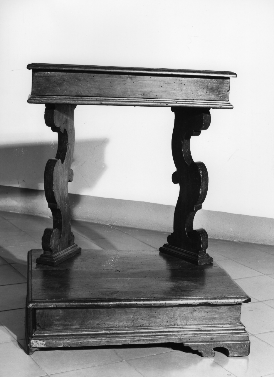 inginocchiatoio - a montanti sagomati - bottega toscana (sec. XVIII)