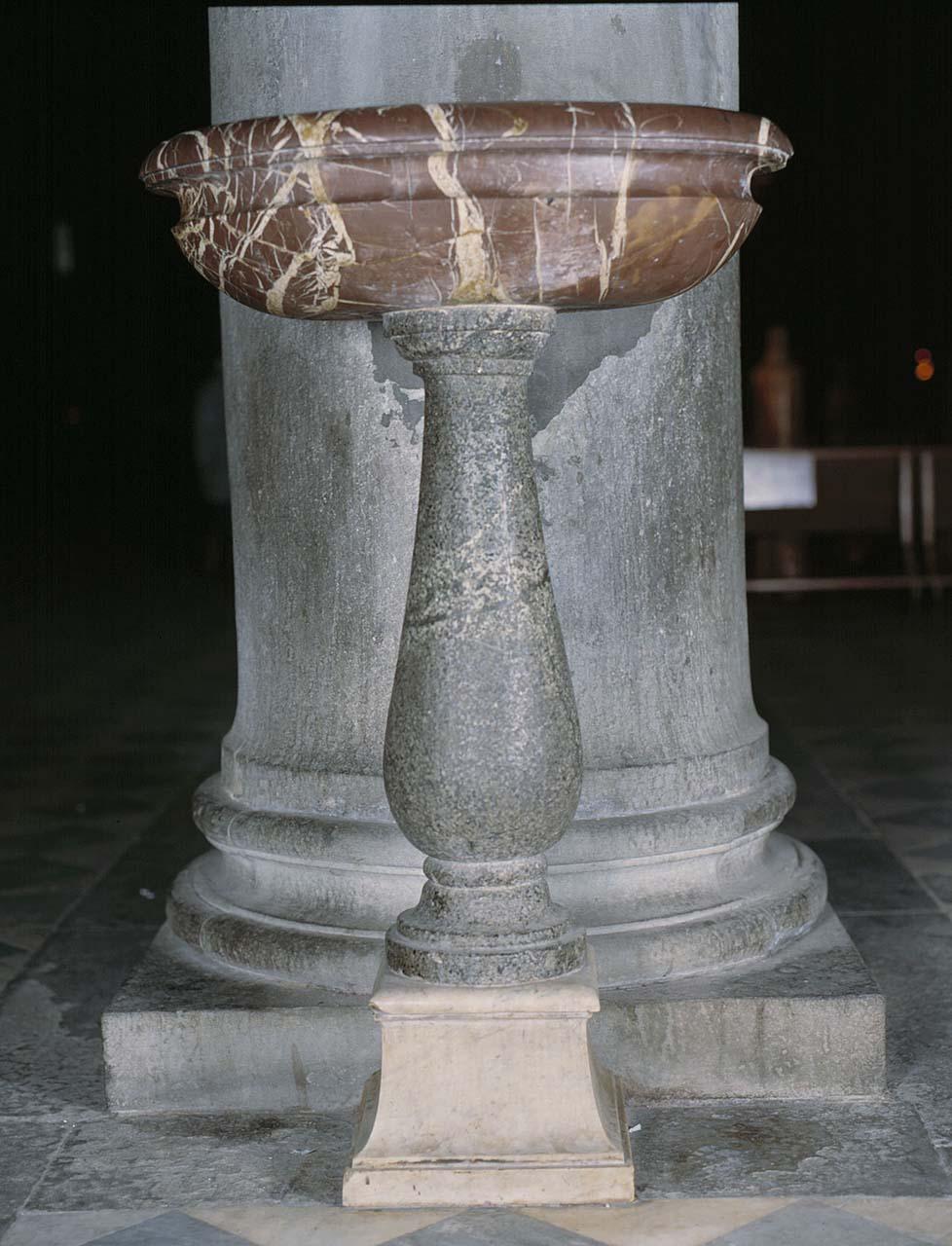 acquasantiera - a fusto - produzione toscana (sec. XVI)