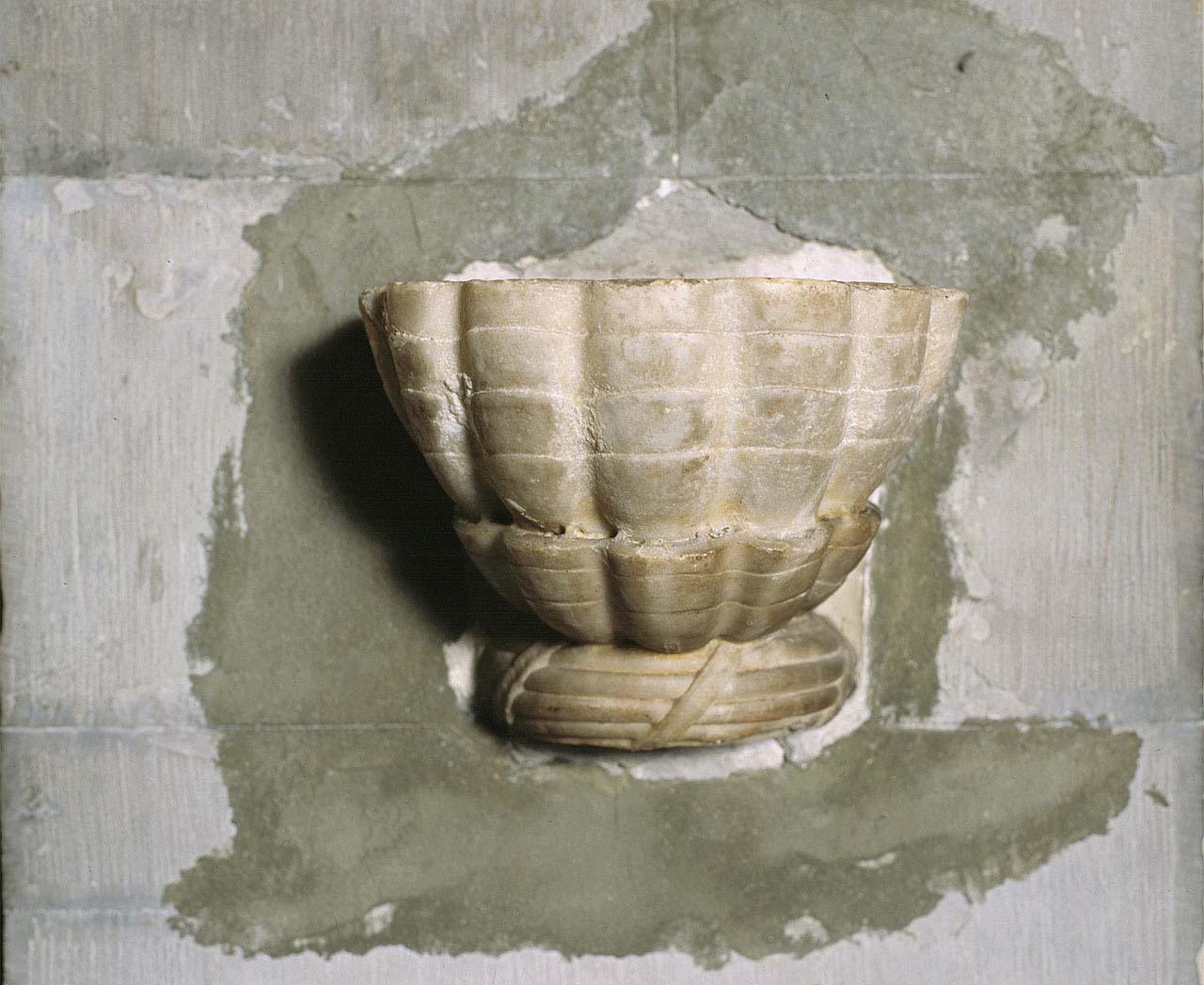 motivo decorativo (acquasantiera da parete) - produzione toscana (sec. XV)