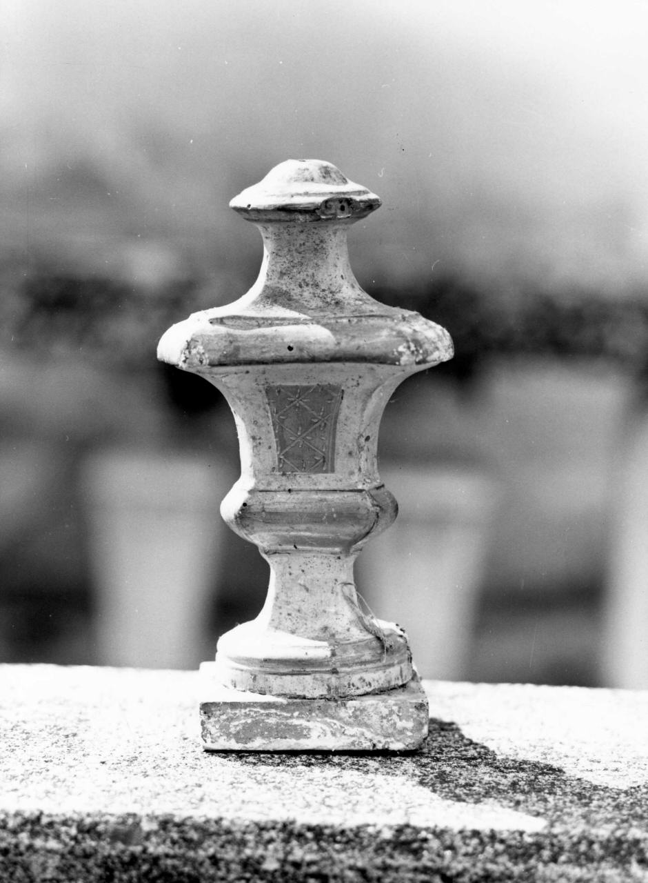 vaso d'altare con composizione floreale, serie - bottega toscana (fine sec. XVIII)