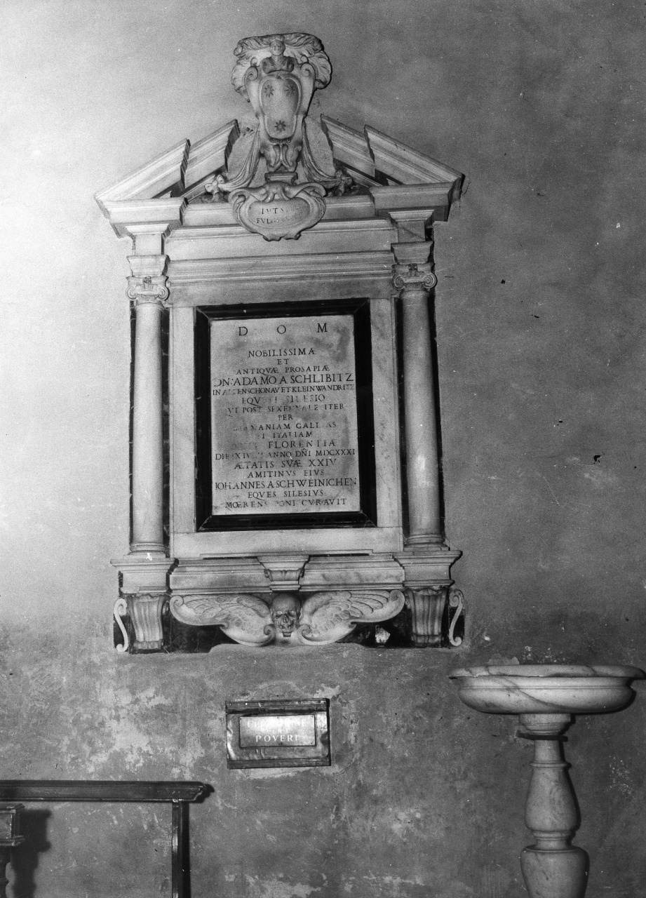 teschio (monumento funebre - a edicola) di Coccapani Giovanni (attribuito) (sec. XVII)